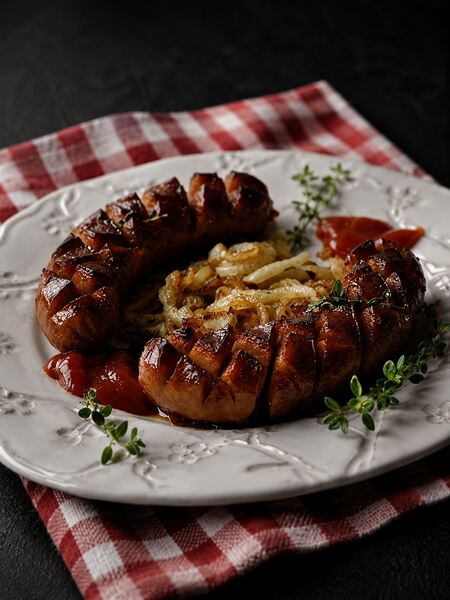 KIEŁBASA SMAŻONA Z CEBULĄ