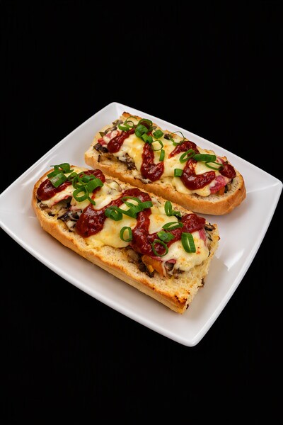 ZAPIEKANKA Z SALAMI